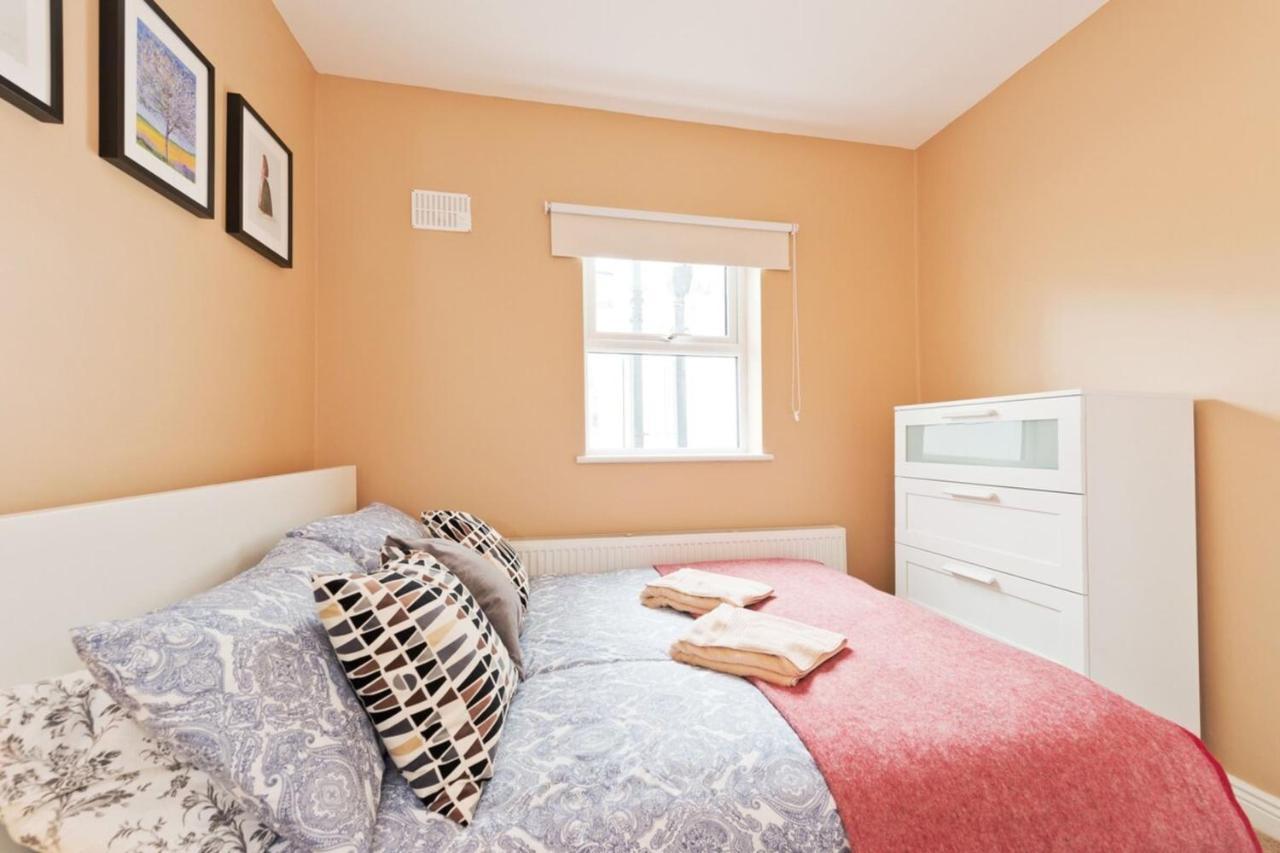 Charming Riverside - Minutes From Dublín
